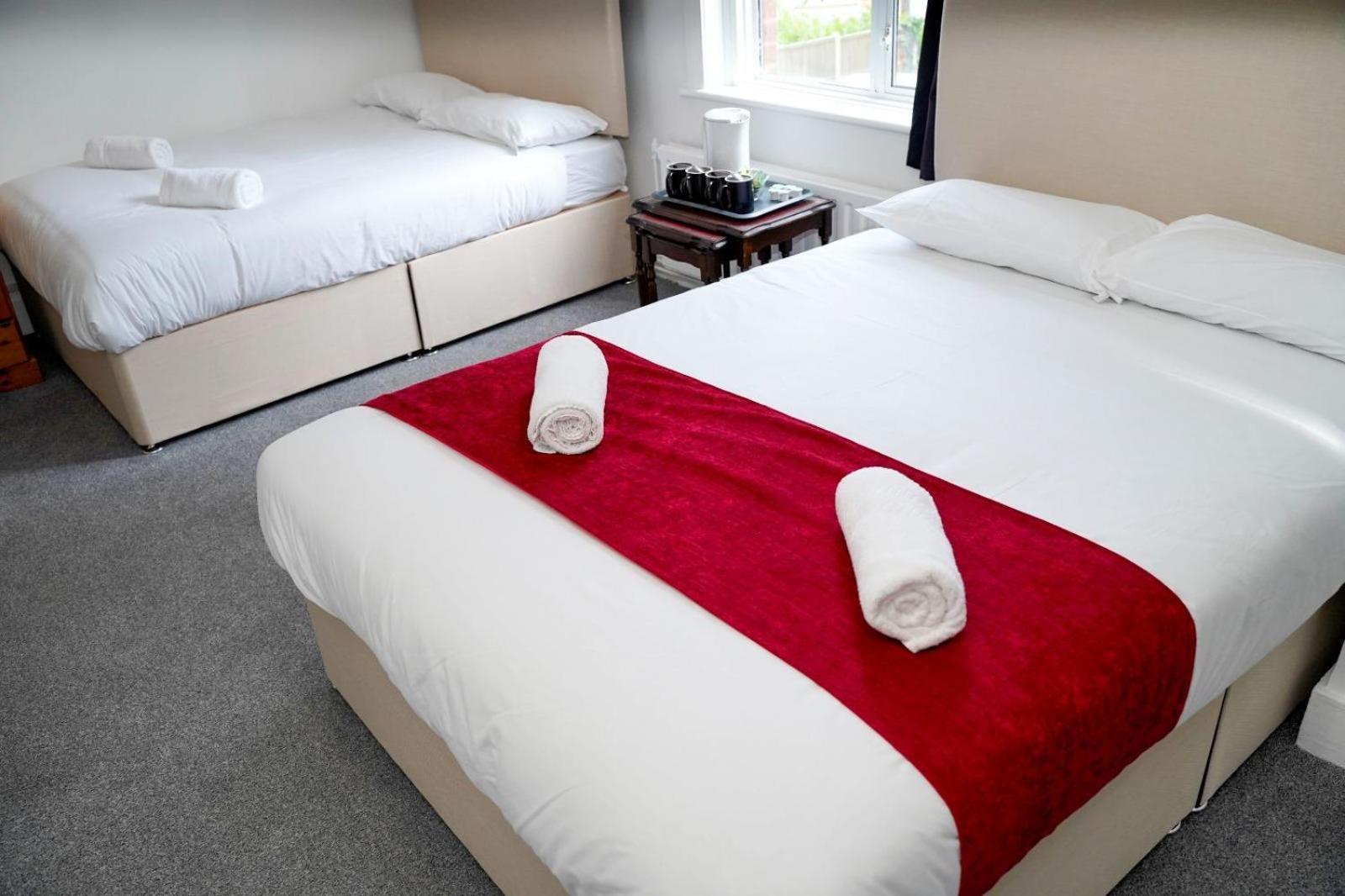 The Lodge By Birchwood Horley Ngoại thất bức ảnh