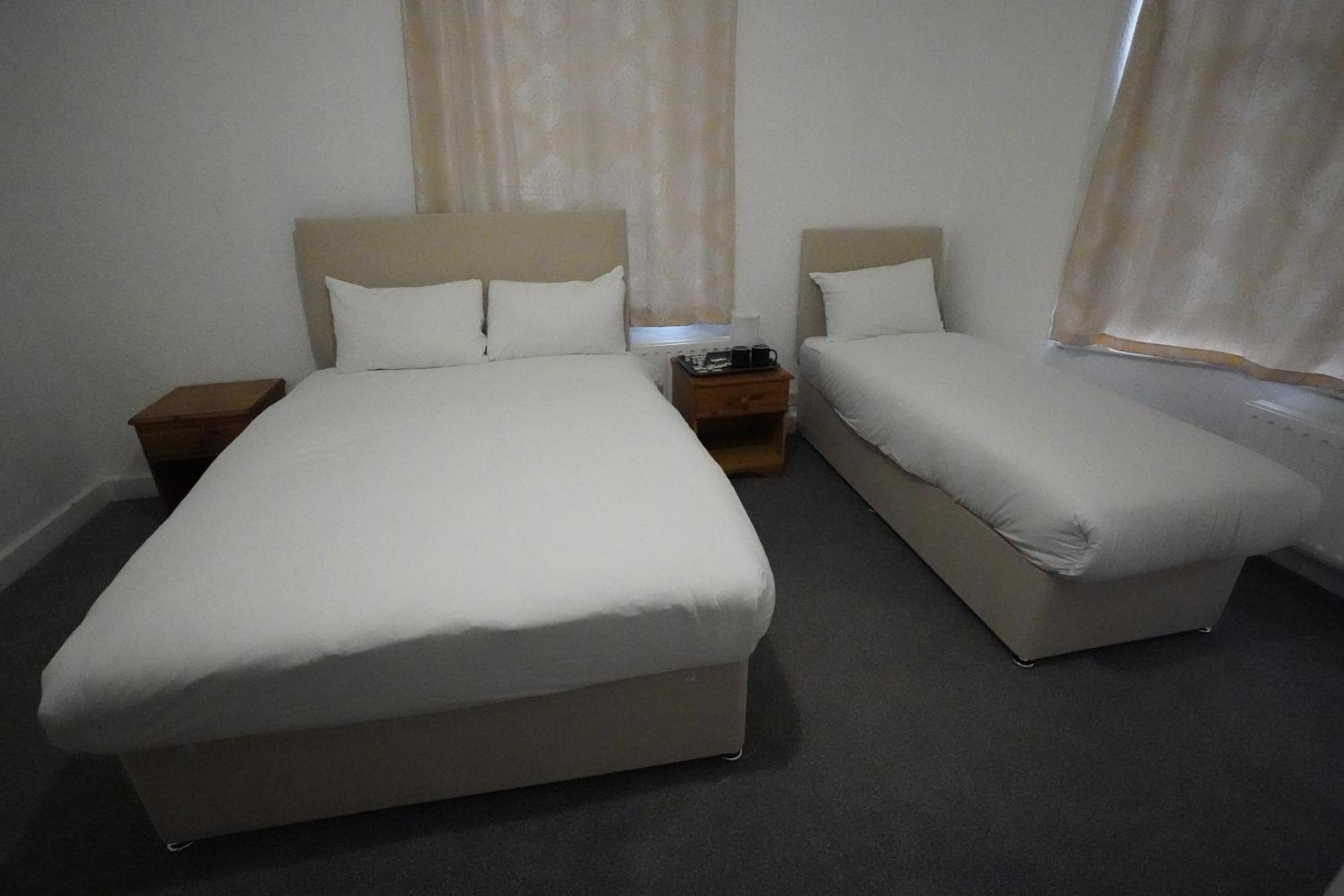The Lodge By Birchwood Horley Ngoại thất bức ảnh